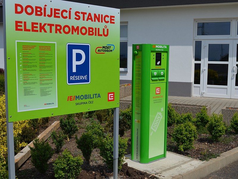 Mostecký autodrom zprovoznil dobíjecí stanici